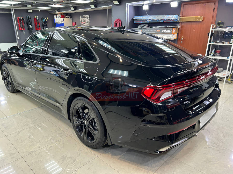 Нанесение керамического покрытия Ceramic Pro на Kia K5 в сервис центре Дефектов-Нет