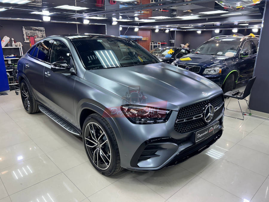 Оклейка Mercedes GLE при помощи полиуритановой пленки