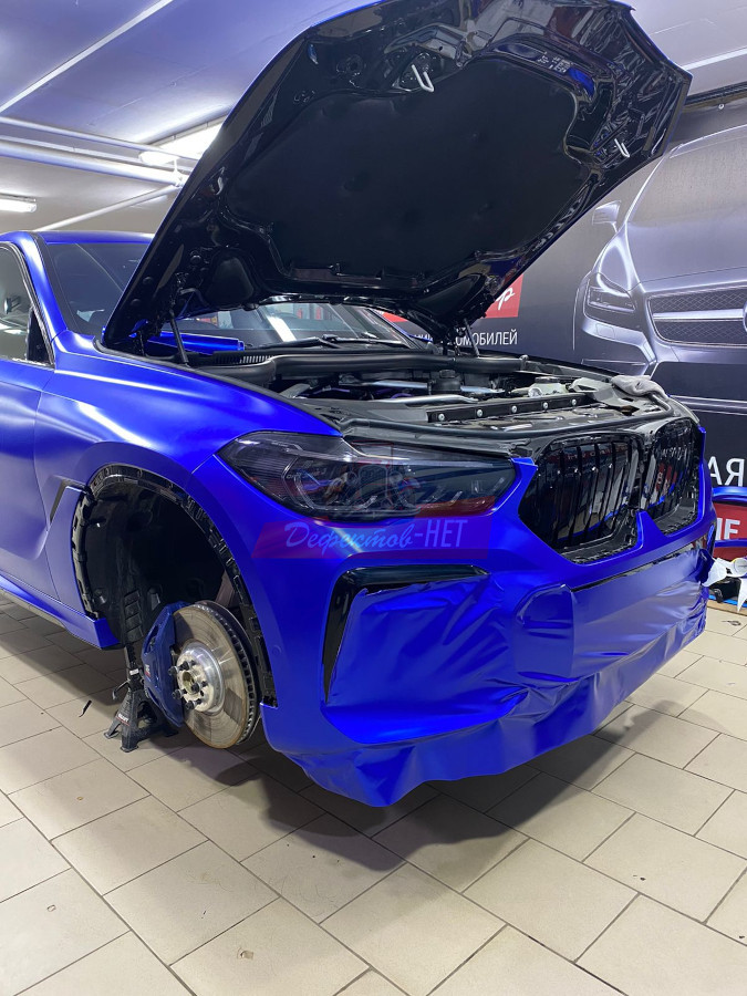 Оклейка BMW синий винил