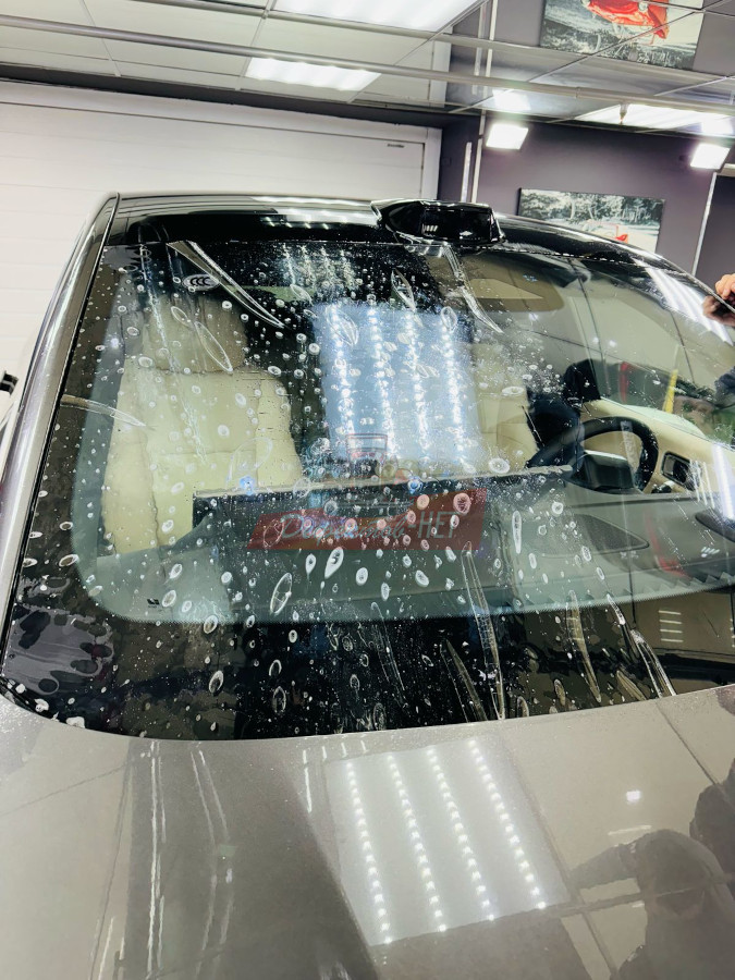 Бронирование лобового стекла LiXiang в Москве