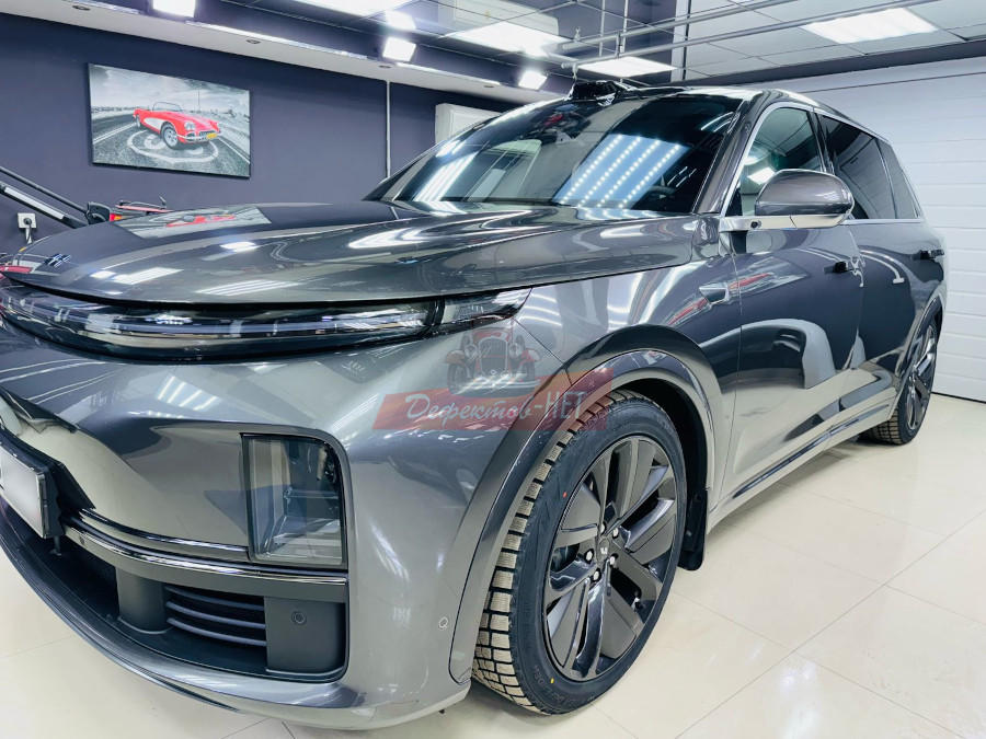 Внешний вид лобового стекла LiXiang после бронирования