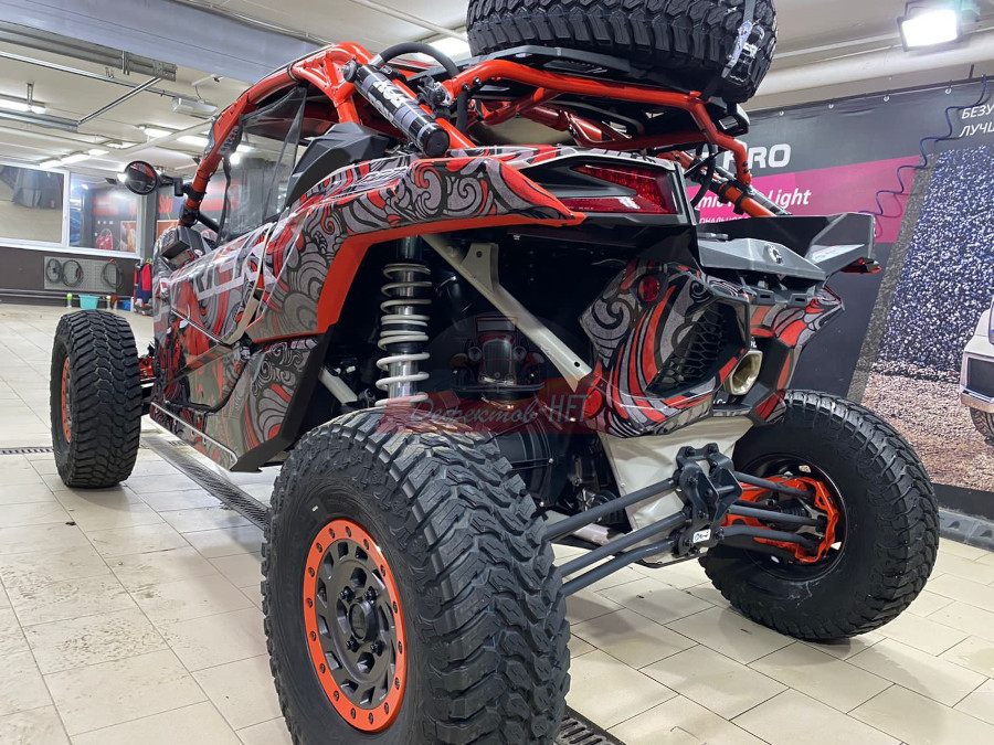 Нанесение виниловой пленки на багги