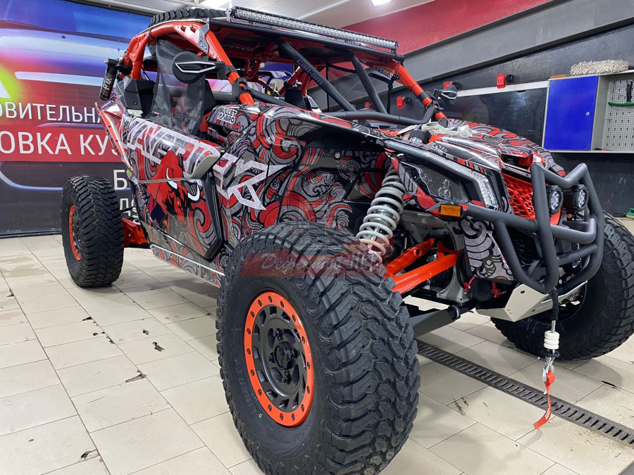 Изменение внешнего вида багги с помощью цветного винила.