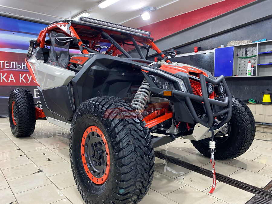 Проведение оклейки багги в цветной винил