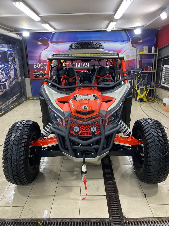 Проведение работ по оклейке багги