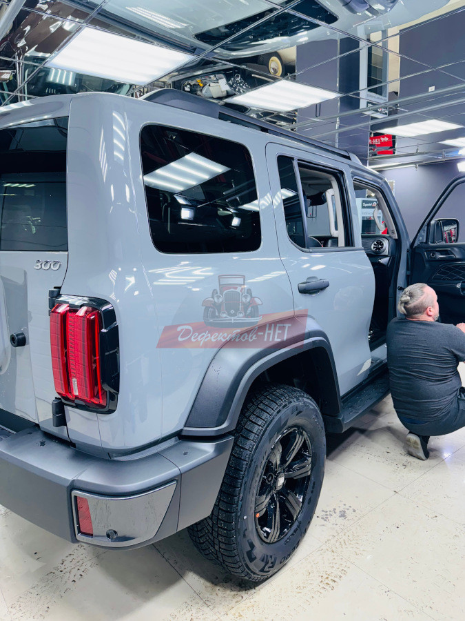 Оклейка пленкой автомобиля TANK