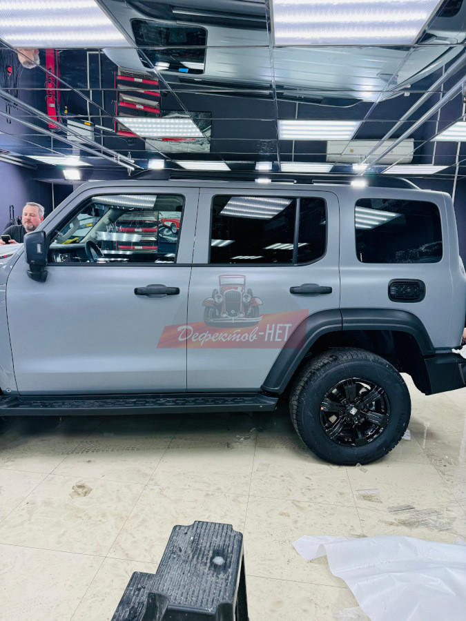 Внешний вид автомобиля TANK после оклейки полиуретановой пленкой