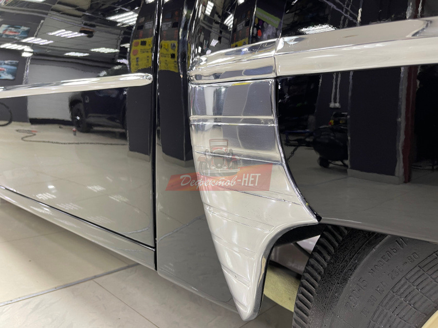 Вид крыла автомобиля ЗИМ после реставрации