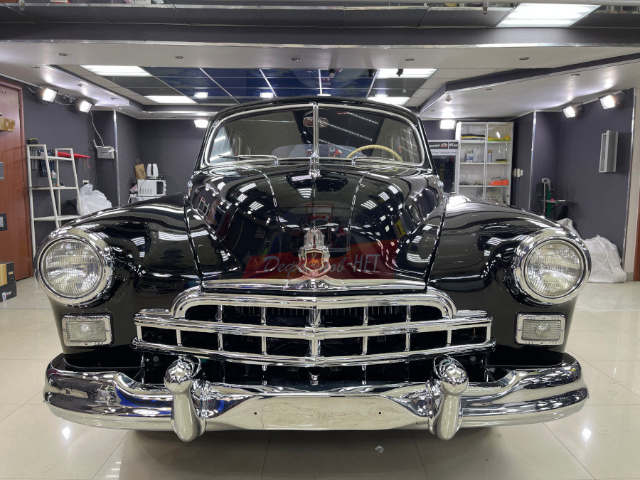 Автомобиль ЗИМ после реставрации (вид спереди)