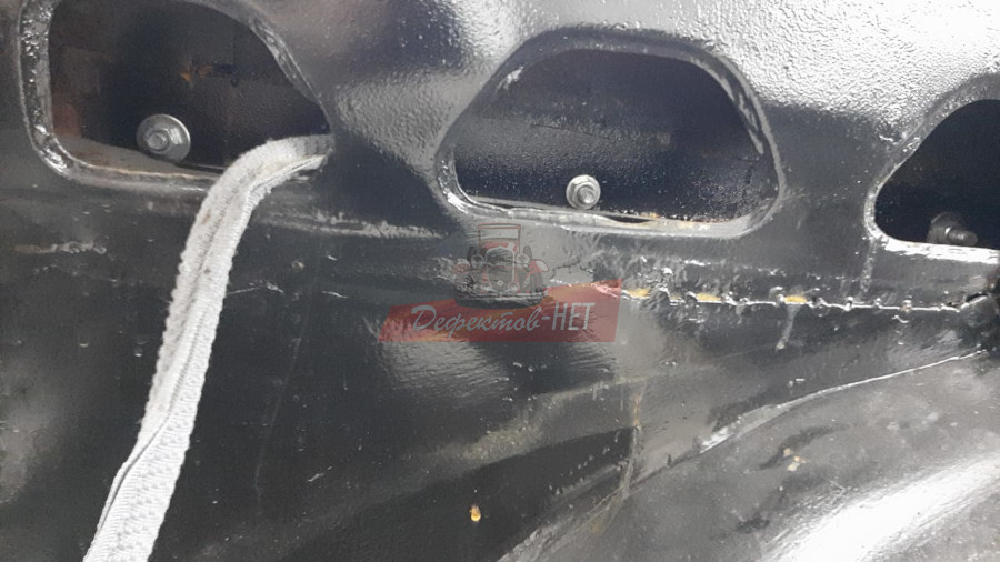 Вид капота автомобиля ЗИМ до реставрации