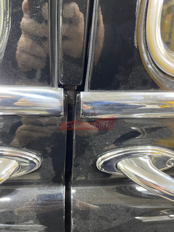 Вид дверной стойки до реставрации автомобиля ЗИМ