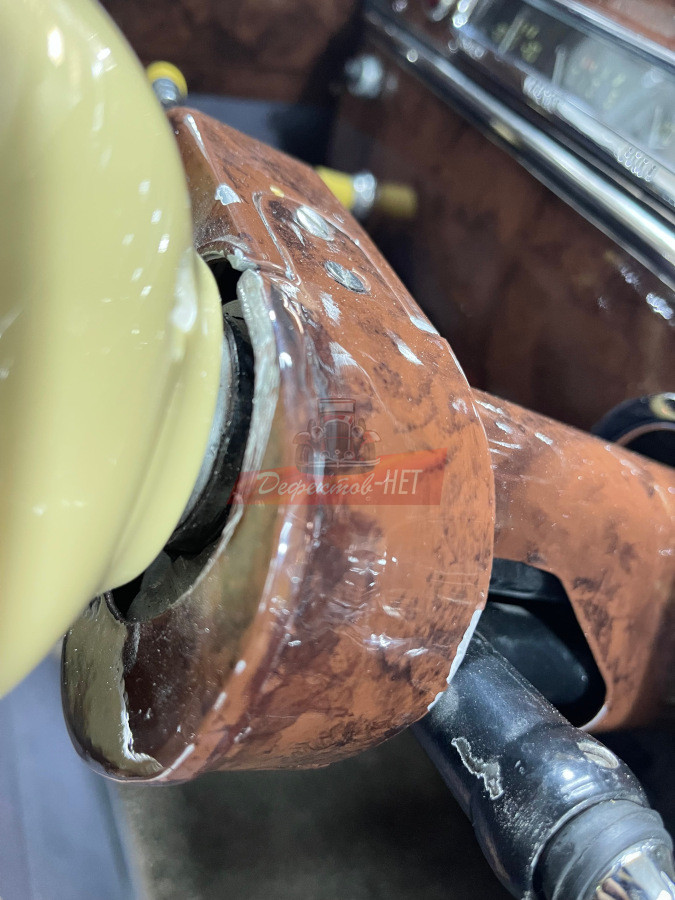 Вид рулевой колонки до реставрации автомобиля ЗИМ