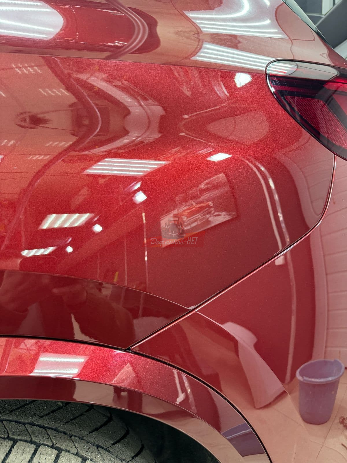 ремонт царапин на красном автомобиле