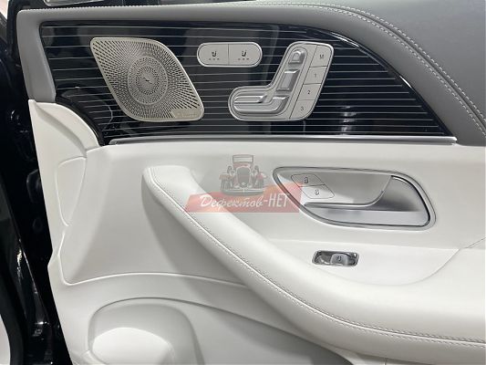 Оклейка двери (вид изнутри салона) автомобиля Mercedes