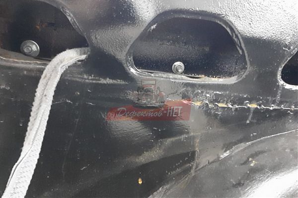 Вид капота автомобиля ЗИМ до реставрации