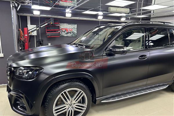 Проведение оклейки автомобиля MERCEDES матовой пленкой