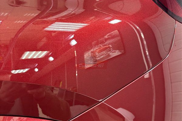 ремонт царапин на красном автомобиле