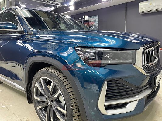 Общий вид автомобиля Geely после нанесения антигравийной пленки