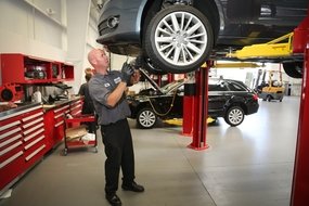 Автомобиль ставим в мастерскую, подготовка к сервису Автомобиль ставим в мастерскую, подготовка к сервису