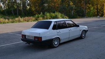 Обзор на легковой автомобиль ВАЗ-21099 Самара Обзор на легковой автомобиль ВАЗ-21099 Самара