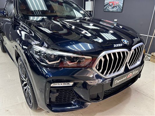 Вид после нанесения защитной пленки на автомобиль BMW